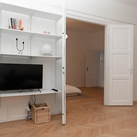 Apartamento Old Town Oasis - Chic Comfort & Elegance